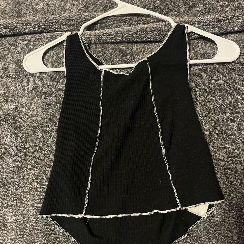 Black cropped shirt